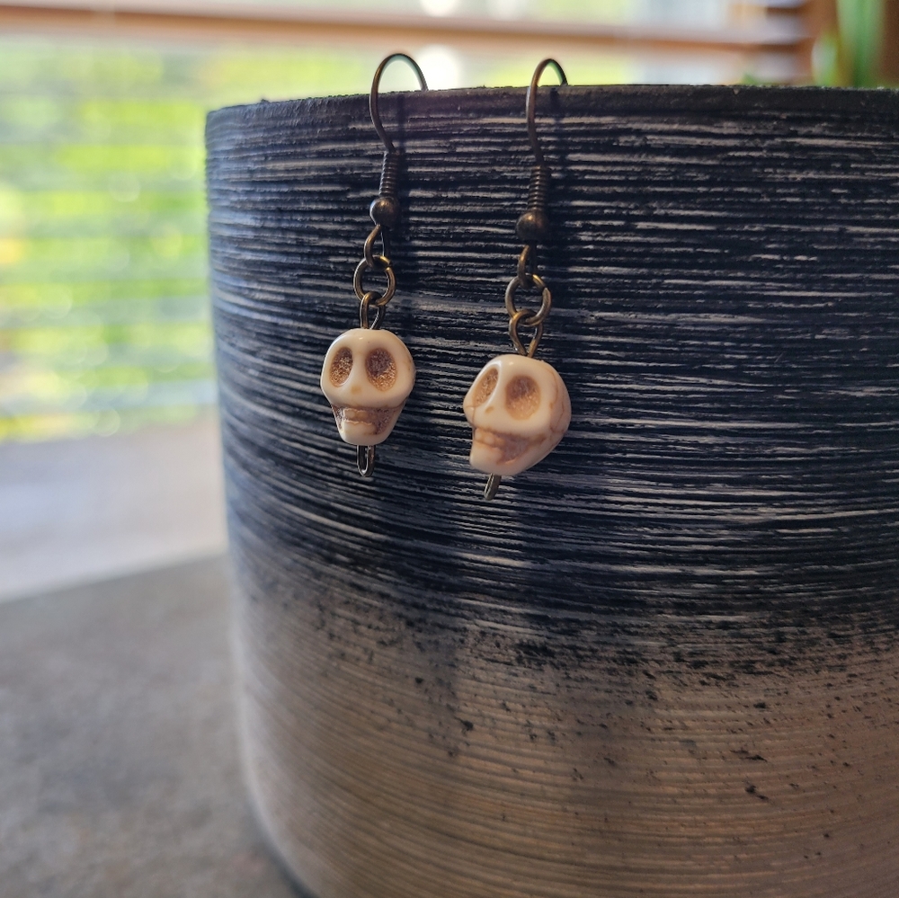 🤍3/$30 Skull Earrings
